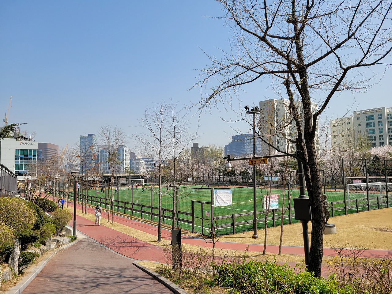 脚踏上留洋 脚踏上留洋